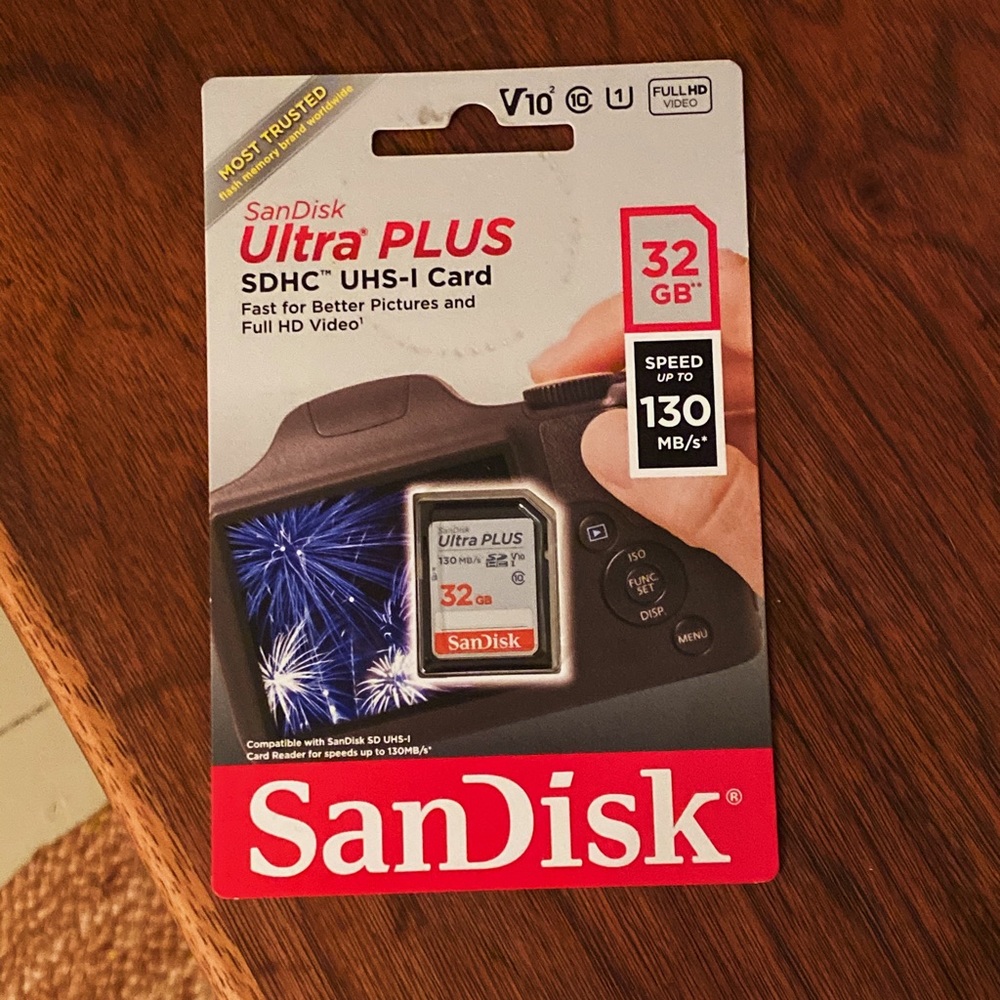 NIB SanDisk 32 GB UHS-I Memory Card